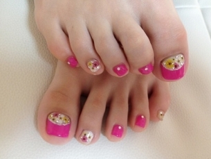 Pretty Pedicure Nail Art Ideas for 2020