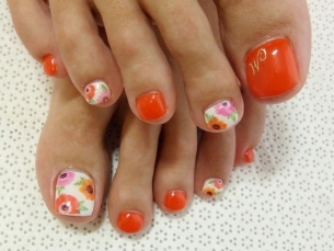Stylish Pedicure Nail Art Designs for Summer