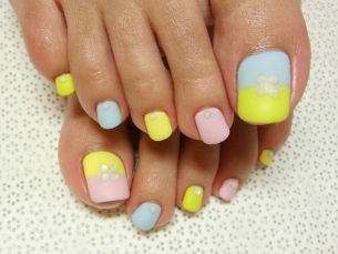 Stylish Pedicure Nail Art Designs for Summer