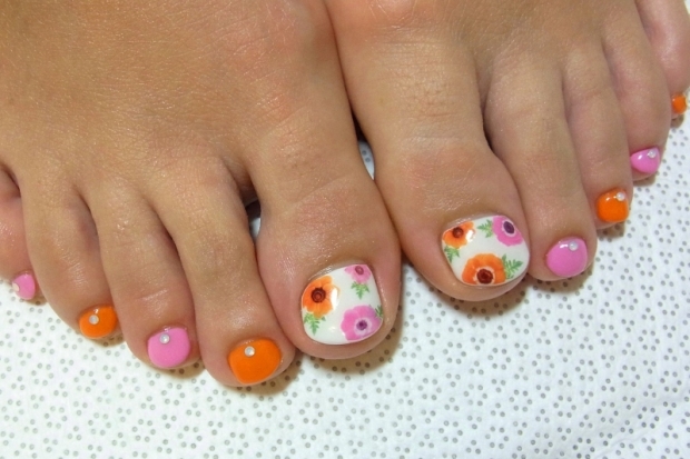 Stylish Pedicure Nail Art Designs for Summer