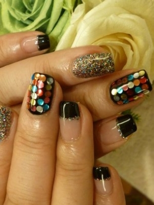 Pretty Holiday Nail Art Designs