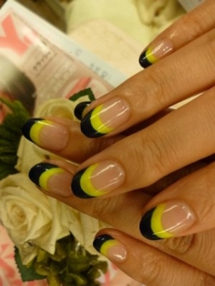 Pretty Holiday Nail Art Designs