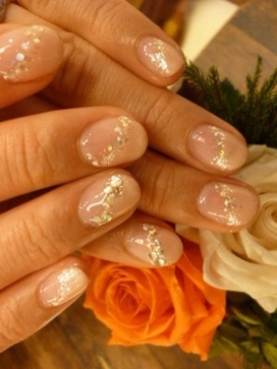 Pretty Holiday Nail Art Designs