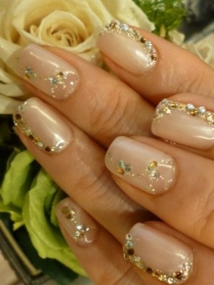 Pretty Holiday Nail Art Designs