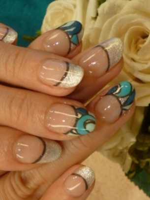 Pretty Holiday Nail Art Designs