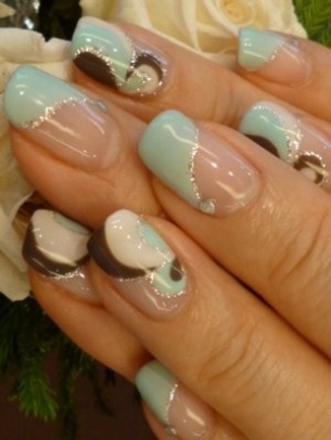 Pretty Holiday Nail Art Designs