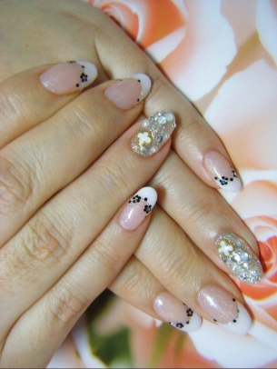 Trendy Holiday Nail Art Ideas