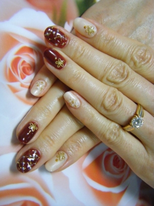 Trendy Holiday Nail Art Ideas