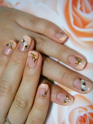 Trendy Holiday Nail Art Ideas
