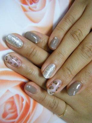 Trendy Holiday Nail Art Ideas