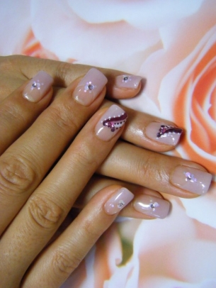 Trendy Holiday Nail Art Ideas