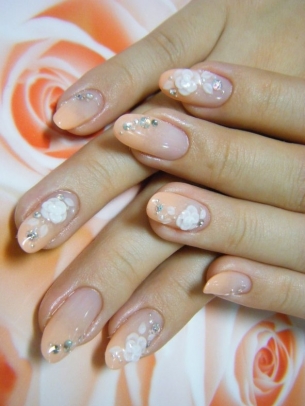 Trendy Holiday Nail Art Ideas