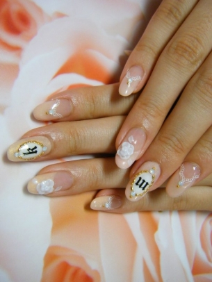 Trendy Holiday Nail Art Ideas