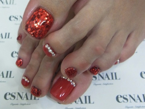 The Trendiest Toe Nail Designs for Summer