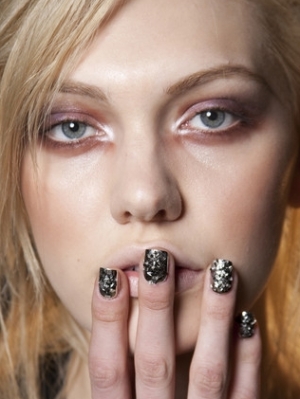 Groovy Runway Nail Art Ideas