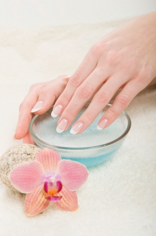 6 Simple Ways to Whiten Nails