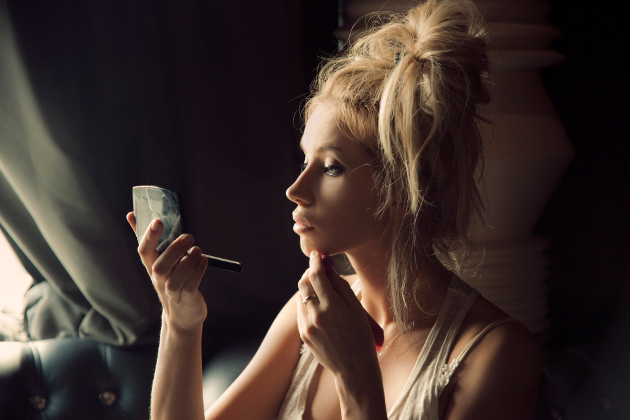 How to Know If Makeup Is Breaking You Out