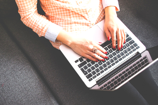 How to Do Online Dating Safely and Successfully