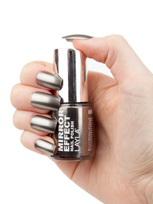 Mirror Image Nail Polish and Mirrored Nail Effects
