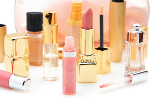 Makeup Allergy and Toxic Ingredients in Cosmetics