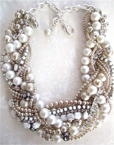 Chunky pearl necklace