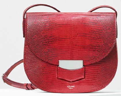 Small Trotteur shoulder bag in carmin lizard