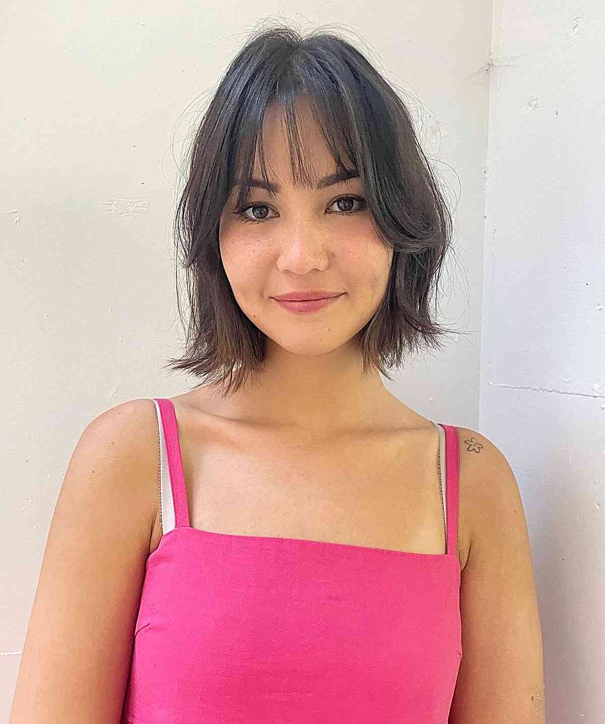 26 Flattering Bobs with Bangs for Women with Round Faces