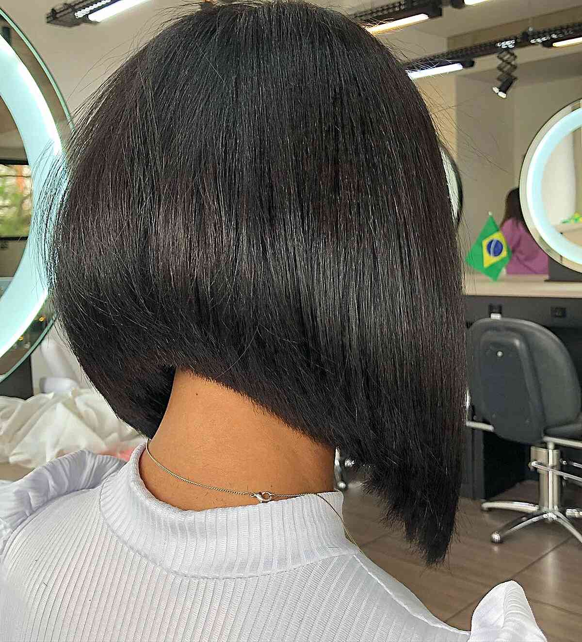33 Best Bob Haircuts for Thick Hair to Feel Lighter
