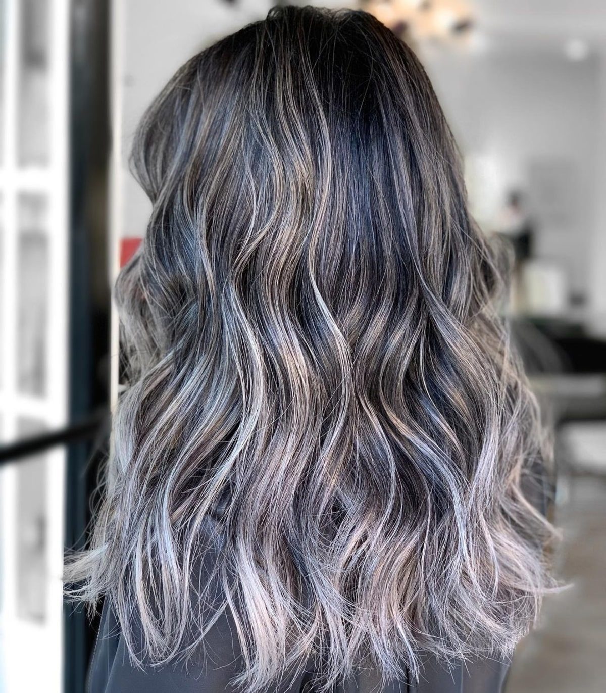 30 Amazing Examples of Dark Hair with Highlights for Incredible Contrast