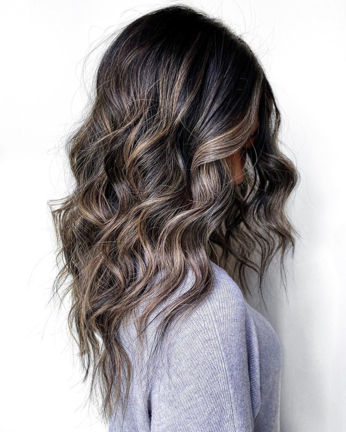 30 Amazing Examples of Dark Hair with Highlights for Incredible Contrast