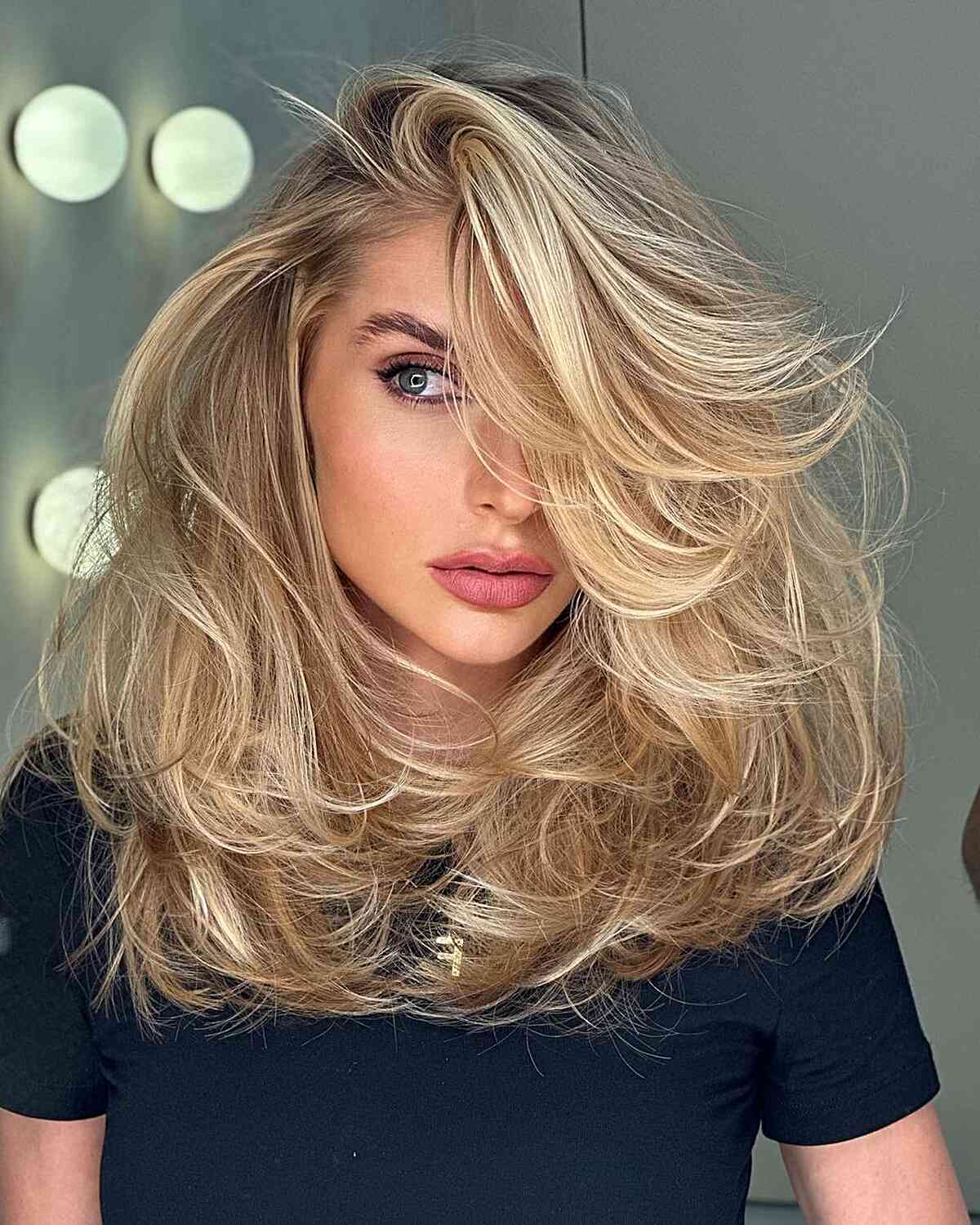 35 Light Blonde Highlights for a Radiant Look in 2023