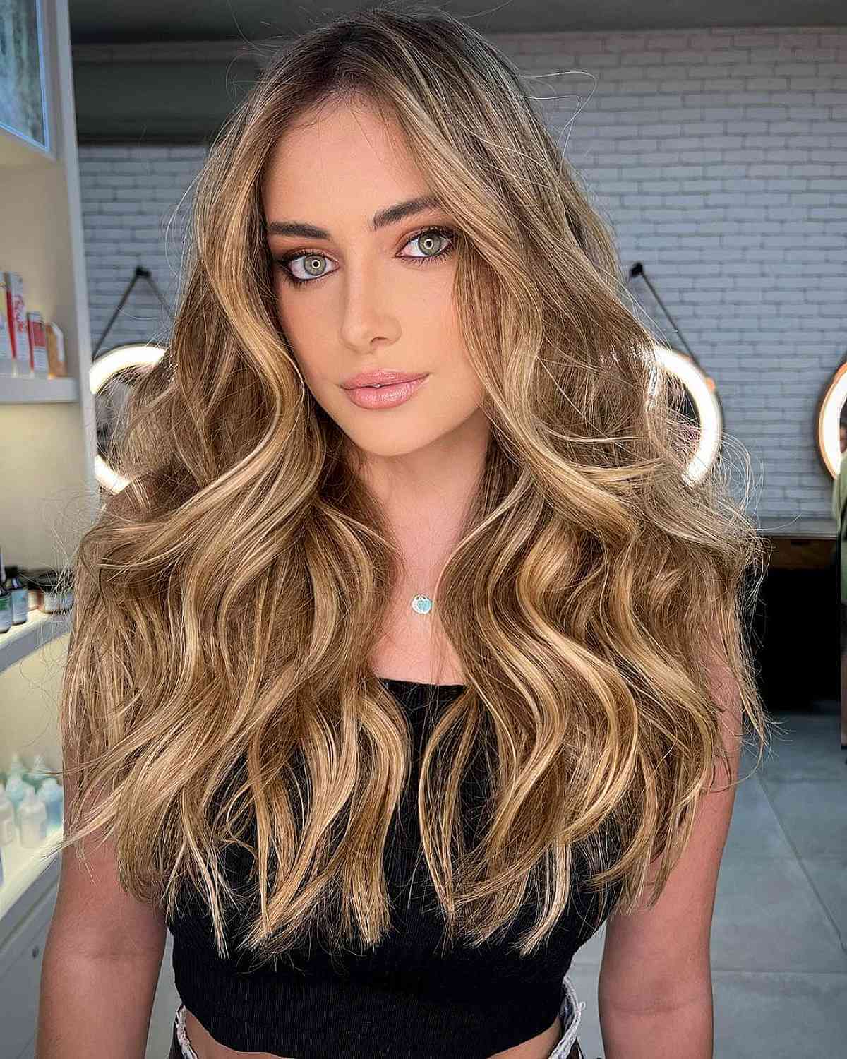 21 Sweetest Honey Blonde Highlights For A Stunning New Look
