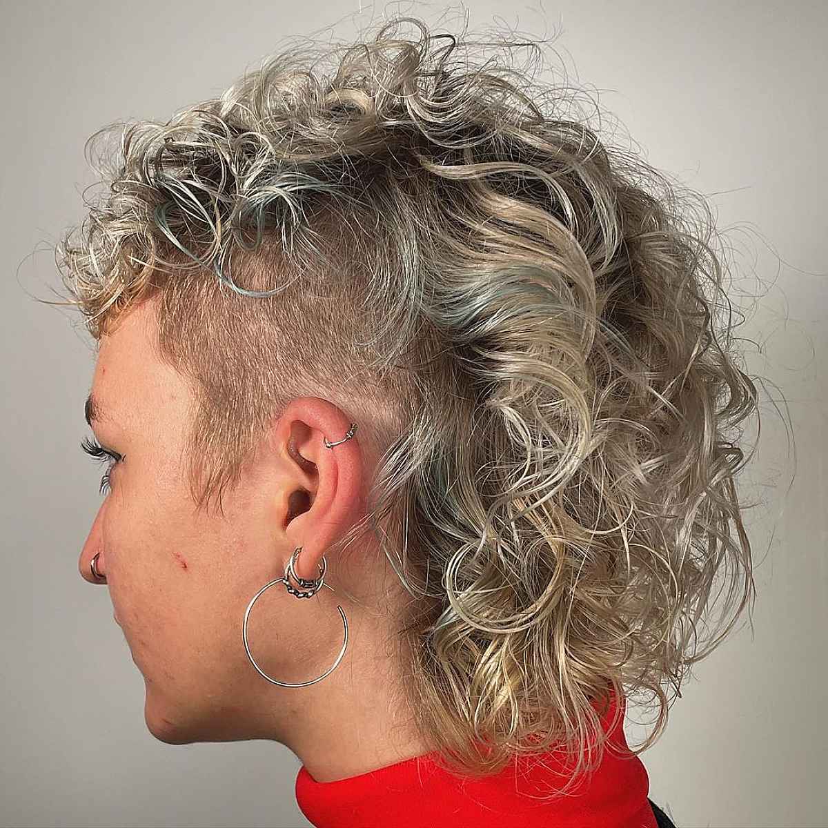 28 Modern Mullet Hairstyles for Girls with Curly Hair