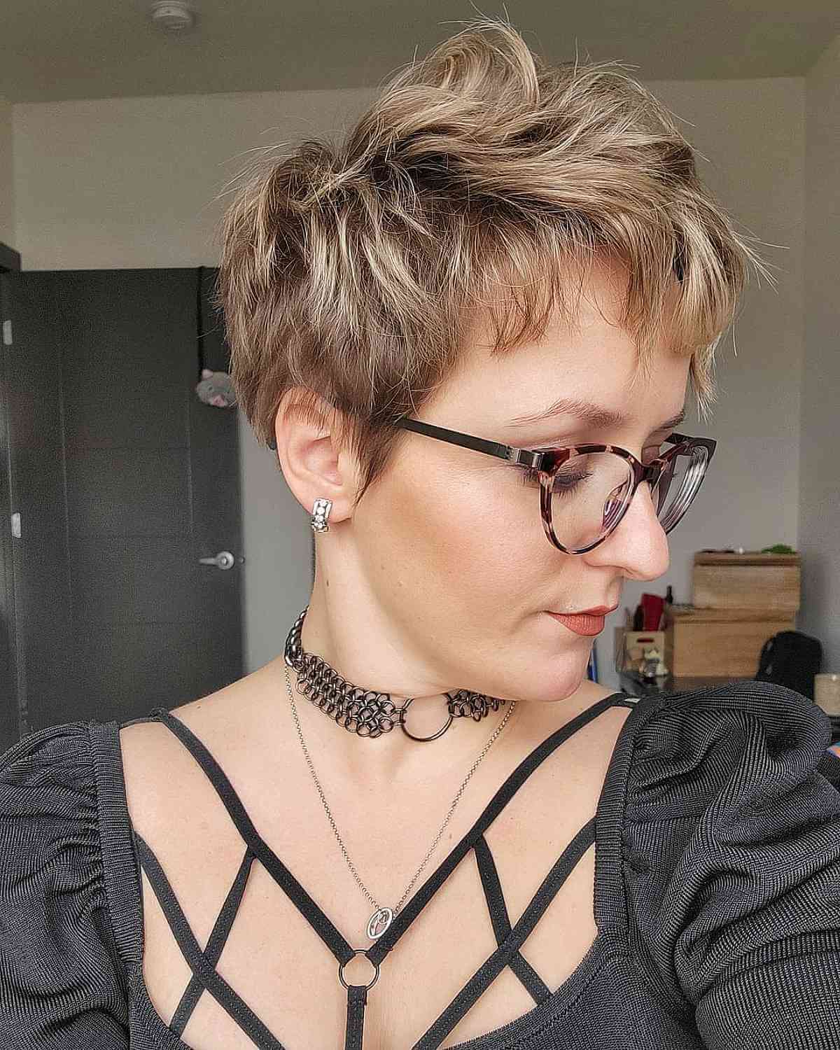 35 Cutest Ways to Get a Pixie Cut with Highlights for a Dimensional Crop