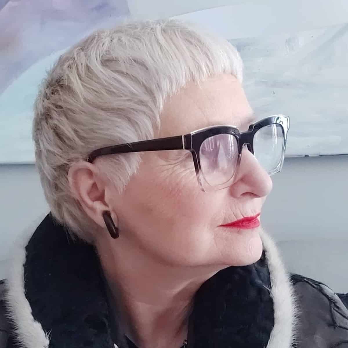 33 Flattering Short Hairstyles for Women Over 60 with Glasses