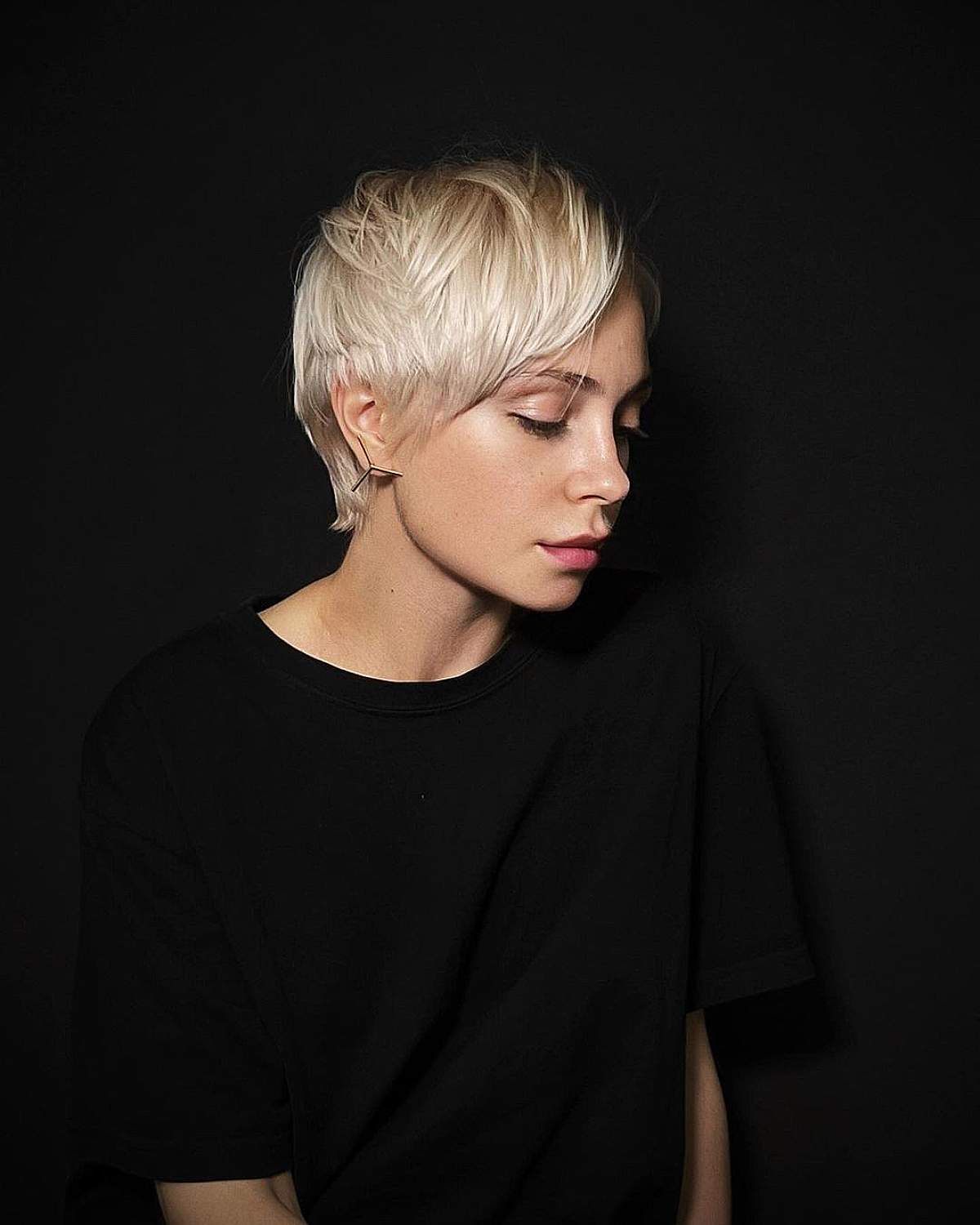 43 Eye-Catching Blonde Pixie Cut Ideas to Show Your Stylist