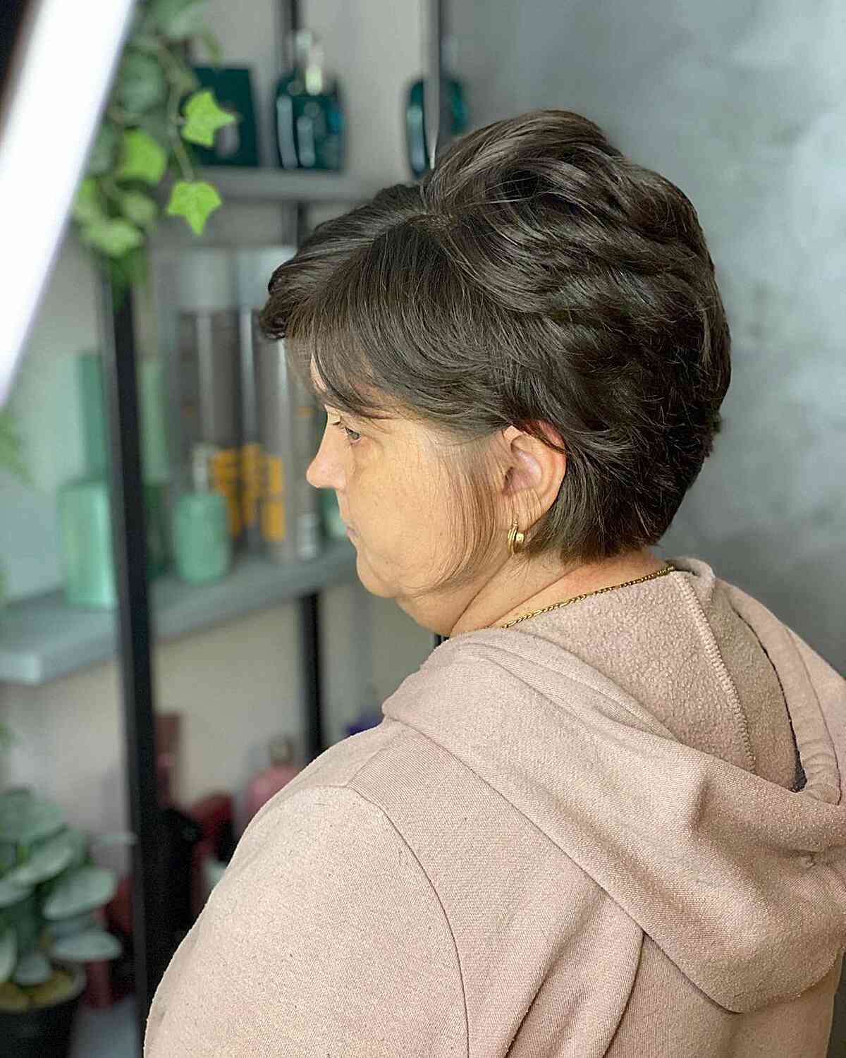 25 Gorgeous Feathered Haircuts Older Women Are Getting Right Now
