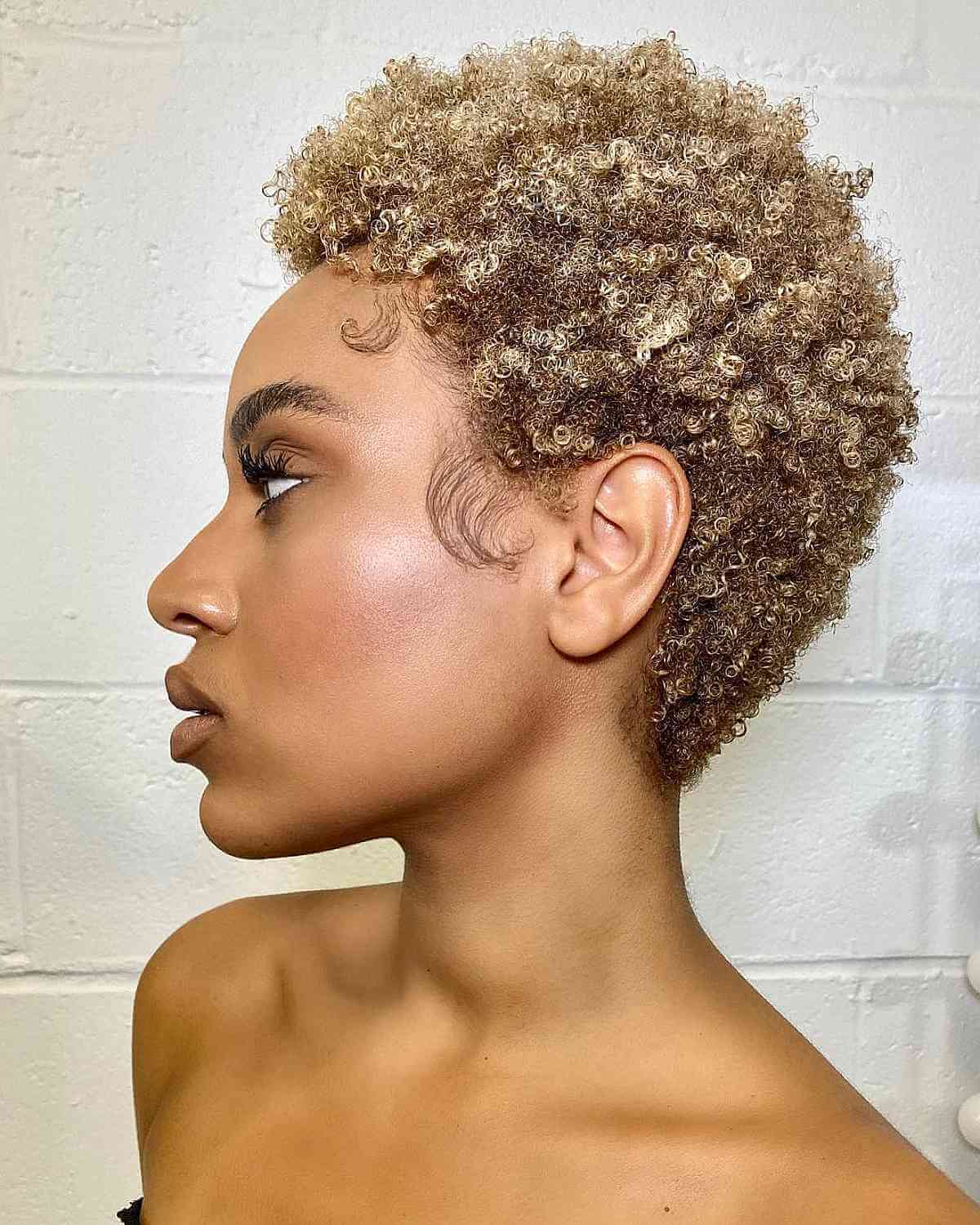 37 Trendy Wash-and-Go Hairstyles for Low-Maintenance Women