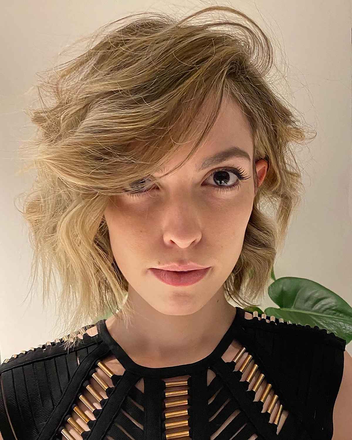 28 Best Short Hair with Side Bangs Women Are Getting Right Now