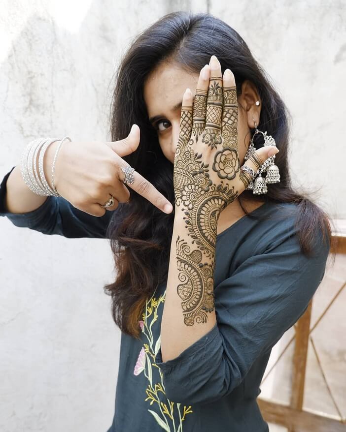 40+ Trendy Back Hand Mehndi Designs for Modern Brides