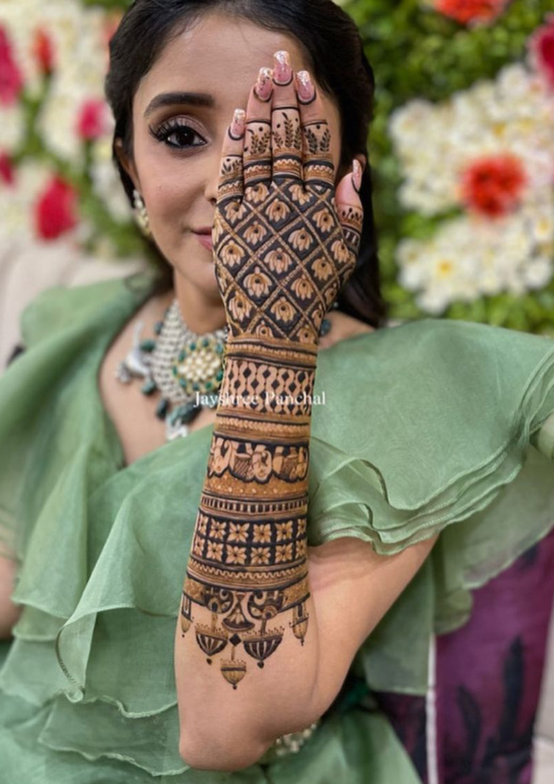 40+ Trendy Back Hand Mehndi Designs for Modern Brides