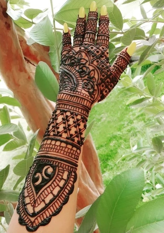 40+ Trendy Back Hand Mehndi Designs for Modern Brides
