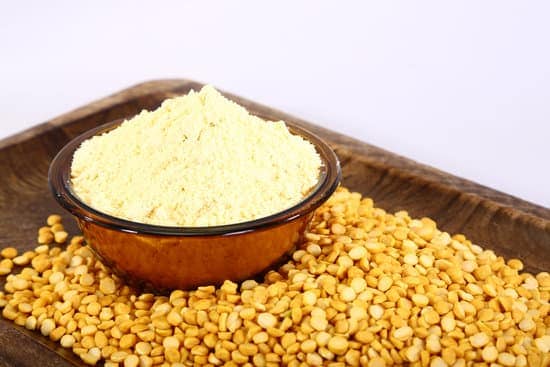 8 Natural Ways to Remove Upper Lip Hair at Home