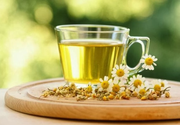 How To Use Apple Cider Vinegar For Dandruff? 8 Methods That Work!