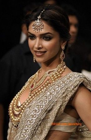 2024&#039;s Matching Bridal Hairstyles for Wedding Dress (75 Best)