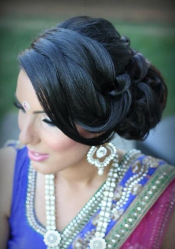 10 Latest Engagement Hair Looks for Indian Bride 2023