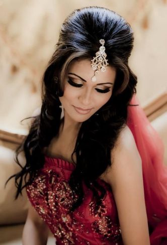 10 Latest Engagement Hair Looks for Indian Bride 2023