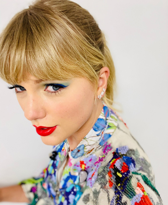 15 Gorgeous Taylor Swift Hairstyles Through the Years