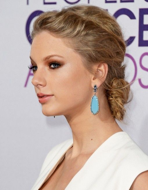 15 Gorgeous Taylor Swift Hairstyles Through the Years