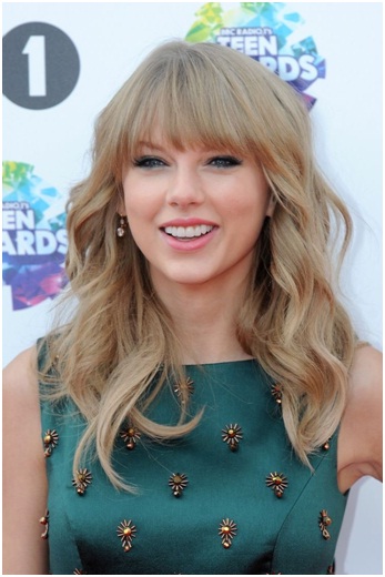 15 Gorgeous Taylor Swift Hairstyles Through the Years